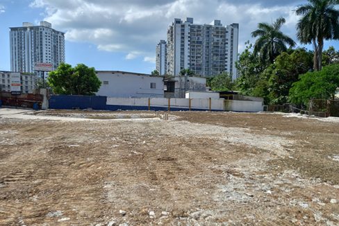 Propiedad comercial en Pueblo Nuevo Panamá con terreno de 2,097 metros cuadrados.