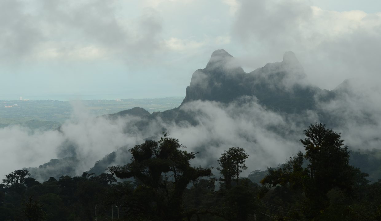 El Picacho con Coronado al fondo