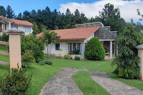 Acogedora residencia en Altos del Maria