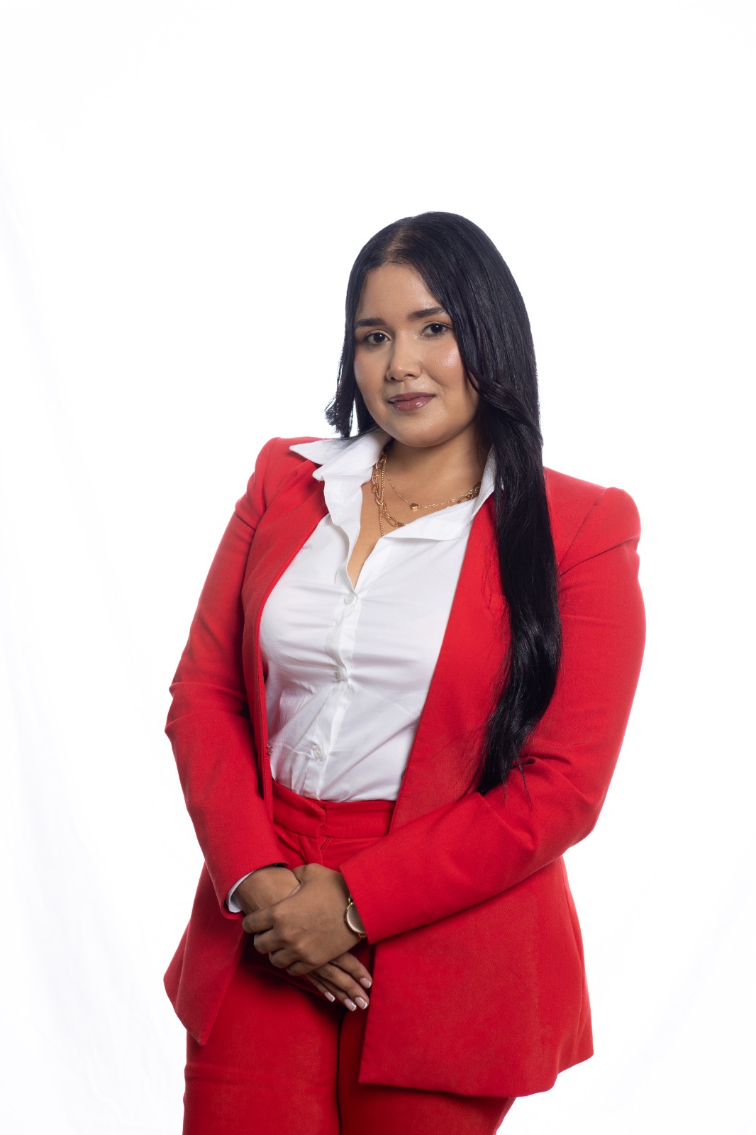 asesora inmobiliaria con más de 7 años de experiencia en el hermoso mundo del real estate. A lo largo de este tiempo ha ayudado a muchas familias, parejas e inversionistas a encontrar la propiedad perfecta. Trabaja con pasión, compromiso y siempre buscando lo mejor para sus clientes. Le encanta crear conexiones reales y acompañar cada paso del proceso con transparencia y dedicación. ¿Por qué te gusta tanto el real estate? Porque disfruto conectar personas con espacios que los hagan felices. Ver la emoción de un cliente al encontrar su hogar o una buena inversión no tiene precio. ¿Qué te gusta hacer en mi tiempo libre? Soy amante de la naturaleza, me encanta hacer caminatas, disfrutar del aire libre y pasar tiempo con mi familia.