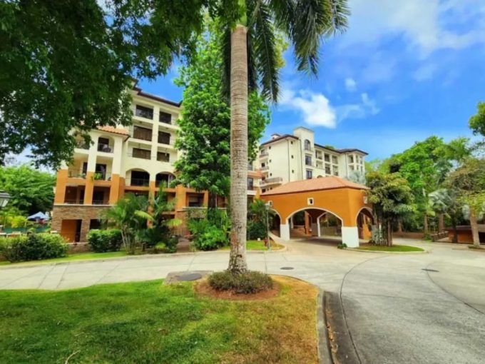 Alquilo lindo apartamento amoblado en Embassy Club – Clayton
