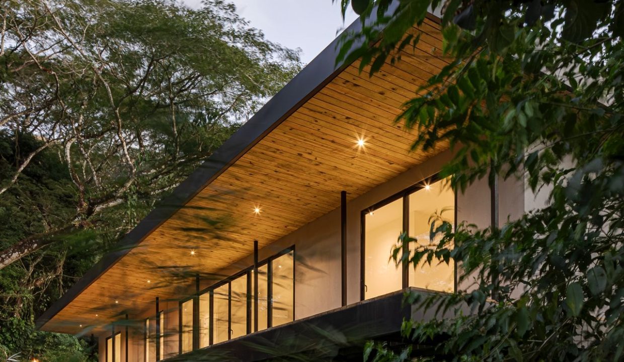 8d13c49c-1727-4496-bdd2-1b0094b50265