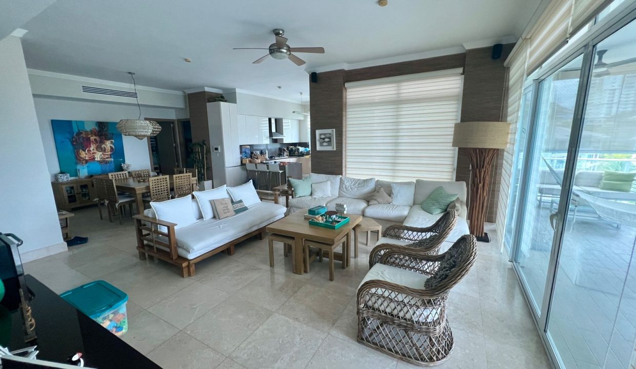 d9fb1fea-9a0e-417e-8dc9-9e87e669ac45