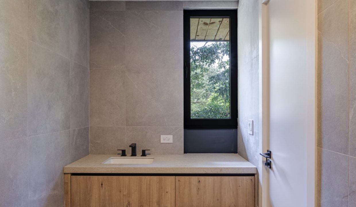 ff5a10a3-c7c9-42b5-977e-8e84a10e90ec