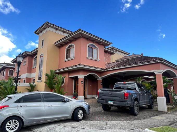 Vendo casa en Costa Sur, El Doral